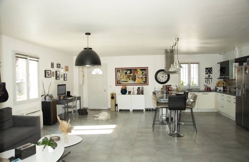 La Crau Villa | Contemporary villa in a quiet location with breathtaking views, swimming pool and not overlooked.