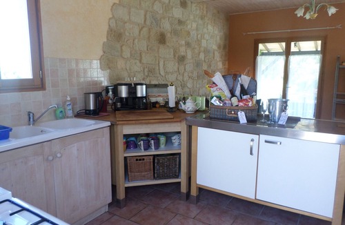 Cahuzac Villa | Cosy 3 bedrooms home . Private pool. Private garden. free WiFi. Shops near by