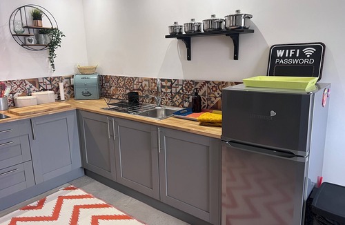L'Isle-Jourdain House | Cosy and quirky 2bedrooms close to river, water sports, cafes.