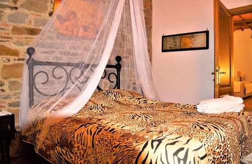 Poggio Alla Croce House | Cosy apartment for 4 guests with WIFI, A/C, TV, patio and panoramic view, close to Greve In Chia.