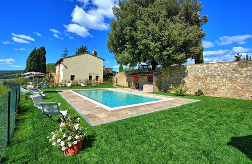 San Gimignano Apartment | Cosy apartment for 10 guests with WIFI, pool, A/C and panoramic view, close to San Gimignano