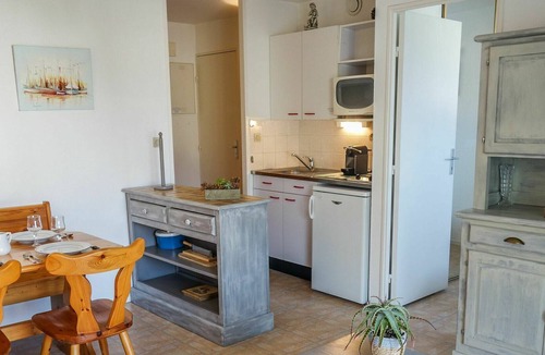 Pontaillac Apartment | Cosy apartment for 4 people with WIFI, TV, balcony, pets allowed and parking