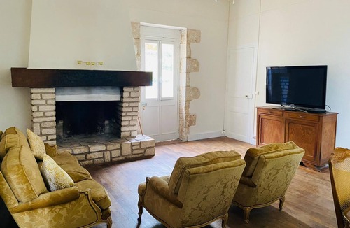 Persac House | Cosy Cottage with pool in the countryside, France