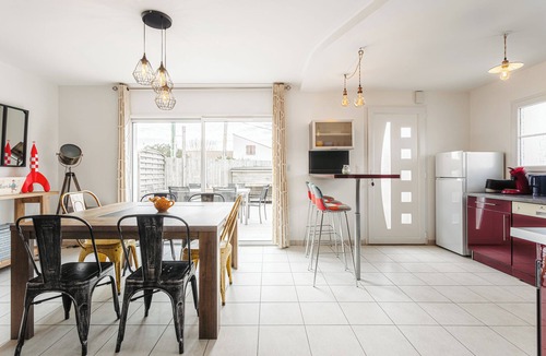 Bourcefranc-le-Chapus House | Cosy Holiday Home with Private Terrace, Ideal for Family or Friends – Sleeps 6