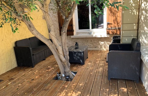 Le Pontet House | Cosy house in peaceful setting 10 minutes from Avignon