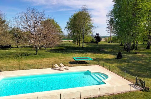 Princay Cottage | Cottage Dans un Bain de Verdure Avec Arbres Magestieux .idéal Pour les Familles