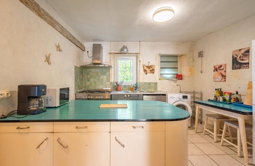 Saint-Romain-de-Benet House | Cottage 'Gîte Le Cottage' with Shared Pool, Private Terrace and Wi-Fi