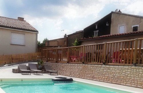 Saint-Loup-Lamaire Apartment | Cottage in a "Small City of Character"