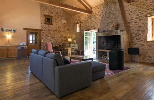 Chalais House | Cottage in Chaleix near Forest & Lake