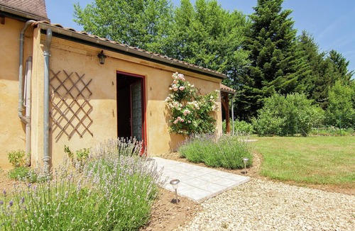 Vezac Apartment | Cottage in Vézac with Pool & River Nearby