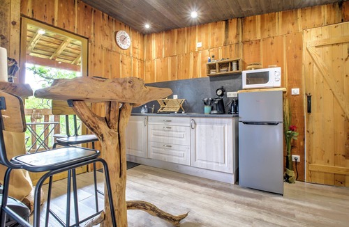 Saint-Remy House | Cottage 'La Cabane De Gardelac' with Private Terrace, Private Garden and Balcony