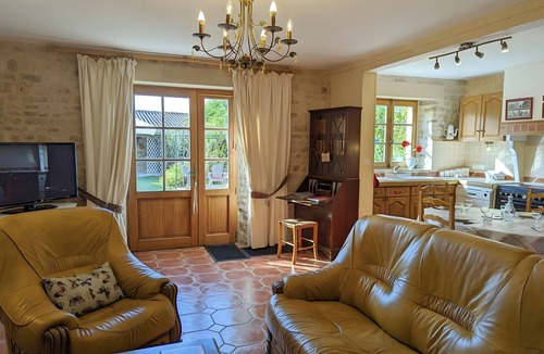 Theil-Rabier House | Cottage 'Le Clos Pierreslogis' with Private Terrace, Private Garden and Wi-Fi