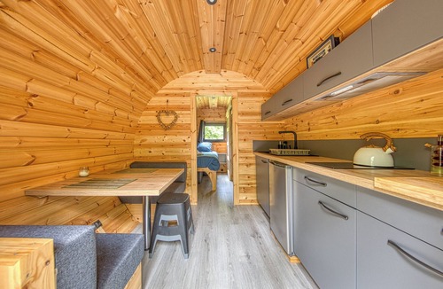 Saint-Vivien-de-Medoc House | Cottage 'Ôtonneauxstress - Le Pêcheur' with Private Terrace, Shared Garden and Wi-Fi
