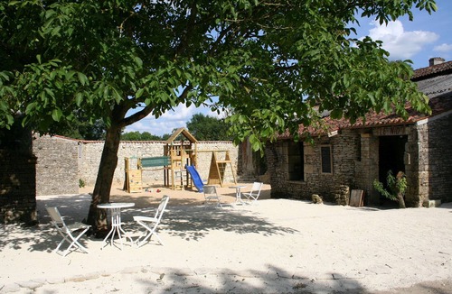 Asnieres-la-Giraud Cottage | Cottage (sleeps 6) at Domaine de Chantageasse, a 17th century estate with pool