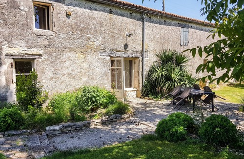 Asnieres-la-Giraud Cottage | Cottage (sleeps 4) at Domaine de Chantageasse, a 17th century estate with pool