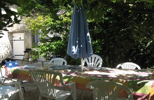Gibourne Cottage | Cottage (sleep 7+cot) on Child-friendly Complex with shared pool and play areas