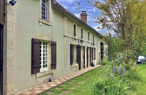 Eygurande-et-Gardedeuil Villa | Country House 'The Sanctuary' with Private Pool, Private Garden and Wi-Fi