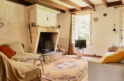 Eygurande-et-Gardedeuil Villa | Country House 'The Sanctuary' with Private Pool, Private Garden and Wi-Fi
