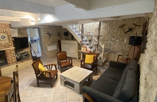 Bourdeilles House | Country house in a small hamlet surrounded by nature