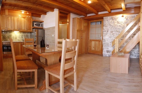 Dugi Rat Villa | Country House Rose Alley with Swimming Pool