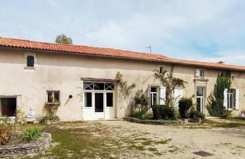 Riberac Villa | Country House 'Terre Happy' with Shared Pool, Private Terrace and Wi-Fi