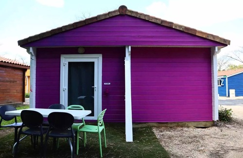 Vouneuil-sur-Vienne Ski Chalet | Cozy 2-bedroom chalet sleeps 6