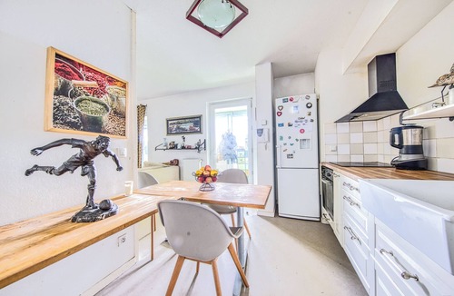 Begles Apartment | Cozy Apartment with Covered Terrace and Free Parking in Bègles