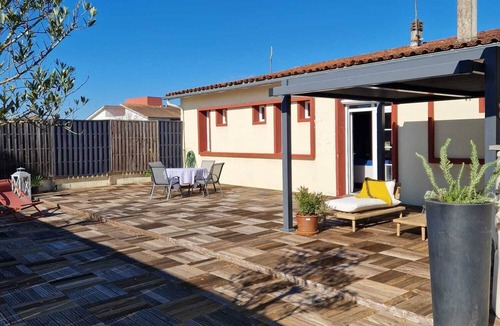 Libourne Apartment | Cozy apartment with terrace, close to train station and city centernn