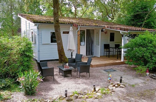Champs-Romain Ski Chalet | Cozy Chalet Retreat in Champs-Romain