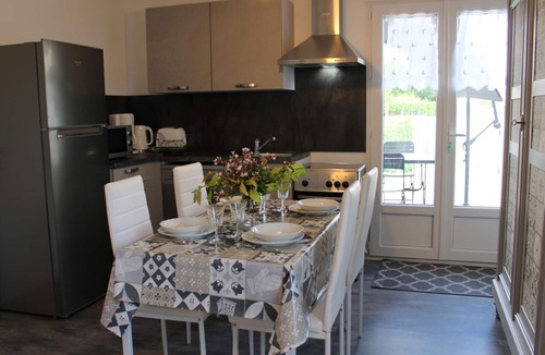Verteuil-sur-Charente Cottage | Cozy Family Cottage with Garden, Terrace & WiFi - Fully Equipped & Baby-Friendly