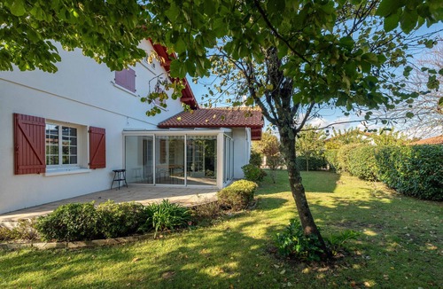 Parentis-en-Born House | Cozy Family Home in Parentis-en-Born: 3BR, WiFi, Large Garden, Near Beach & Lake
