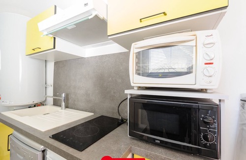 Quartier du Casino Apartment | Cozy Garden Apartment, 50m to Beach, 500m to Shops, WiFi, Sleeps 4