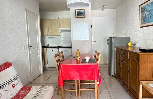 Cambo-les-Bains Apartment | Cozy Ground-Floor T1 Bis with Terrace, Pool Access & Parking - Cambo-les-Bains