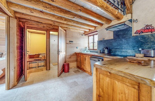 Les Fosses House | Cozy home in LES FOSSES with kitchen