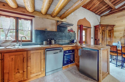 Les Fosses House | Cozy home in LES FOSSES with kitchen