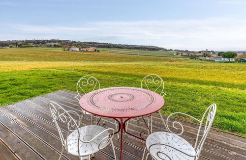 Scorbe-Clairvaux House | Cozy home in Scorbé-Clairvaux with WiFi