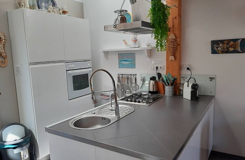La Teste-de-Buch Villa | Cozy house in the city center, not far from the sea. Kind animal accepted.