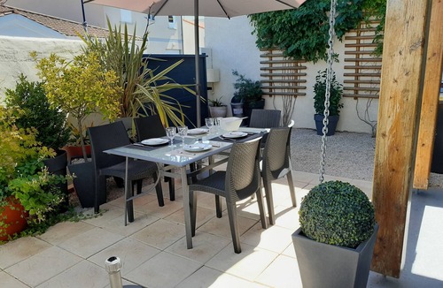 La Teste-de-Buch Villa | Cozy house in the city center, not far from the sea. Kind animal accepted.