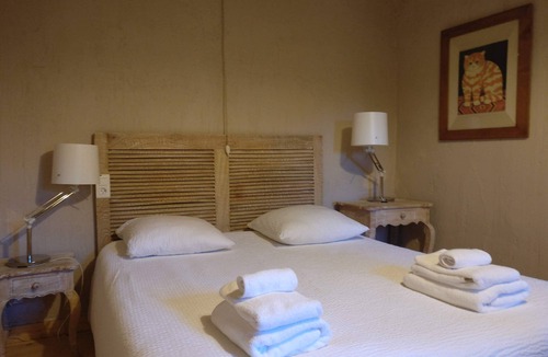 Soyaux House | Cozy, one-bedroom, fenced garden, communal pool, couples