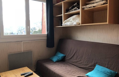 Arette Apartment | Cozy Studio for 6 Near Slopes with Free Parking & Ski Storage