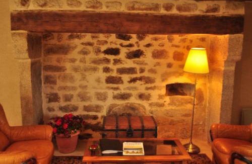 Saint-Marc-a-Frongier House | Creusoé