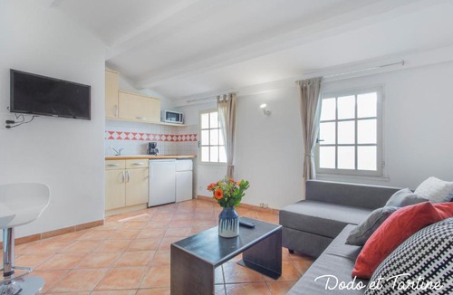 Hyeres City Centre Apartment | Cute calm studio downtown - Dodo et Tartine