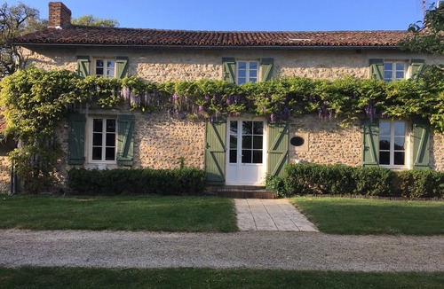 Savigny-Levescault House | Cutest Country House only 1h45 from CDG Airport by train!