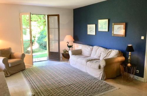 Domme Villa | Dans la bastide de Domme - piscine chauffée, parking privé