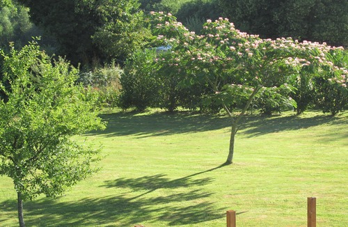 Montgibaud Cottage | Delightful gite in La Graffeuille with exclusive use of swimming pool & hot tub
