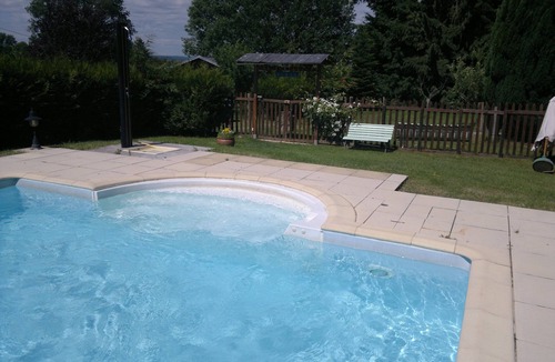 Valliere Ski Chalet | Detached chalet, wooded grounds 1500 m2, heated swimming pool.animals accepted