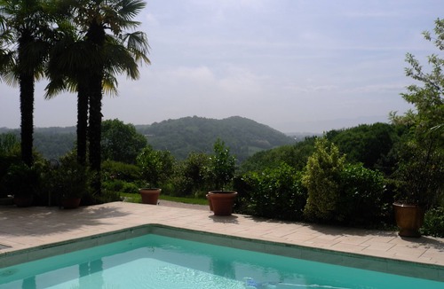 Gan House | Detached stone house in a 3-hectare property in the Pyrenean foothills