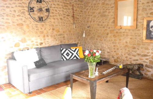 Gan House | Detached stone house in a 3-hectare property in the Pyrenean foothills