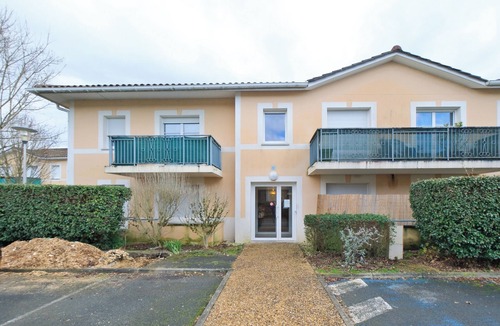 Marsac-sur-l'Isle Apartment | Discover "Lit d'Isle", your haven of peace in a secure residence with parking!