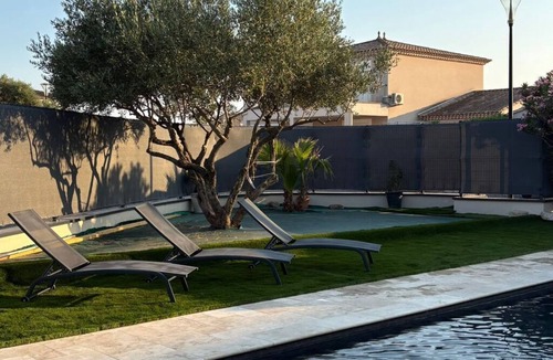 Beaucaire House | Dolce Vita Elegant and comfortable new villa with heated pool for 12 people